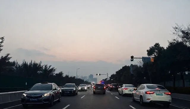 品牌策划中的内容优化：两种做法对比及实际取舍